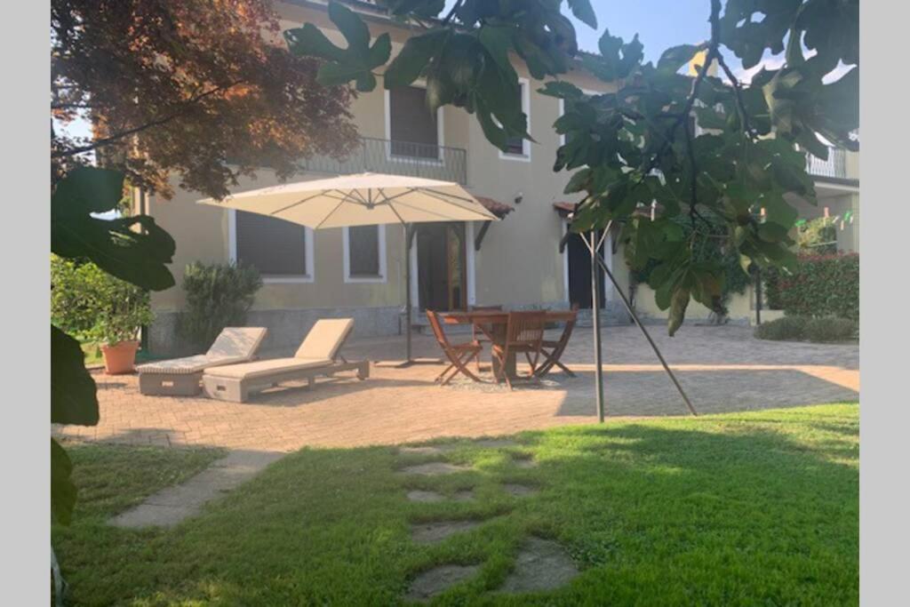 A Casa Di Sissi Biella Exterior foto